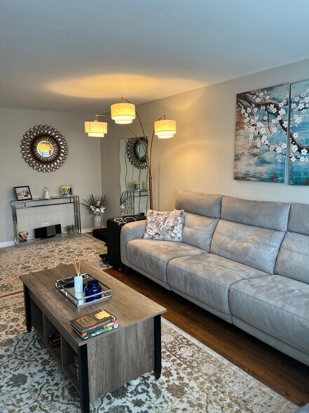 Building Photo - 2539 N 75th Ct