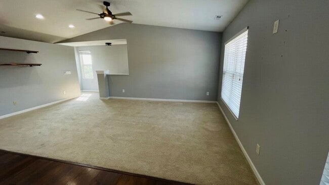 Building Photo - 422 Breezewood Ct