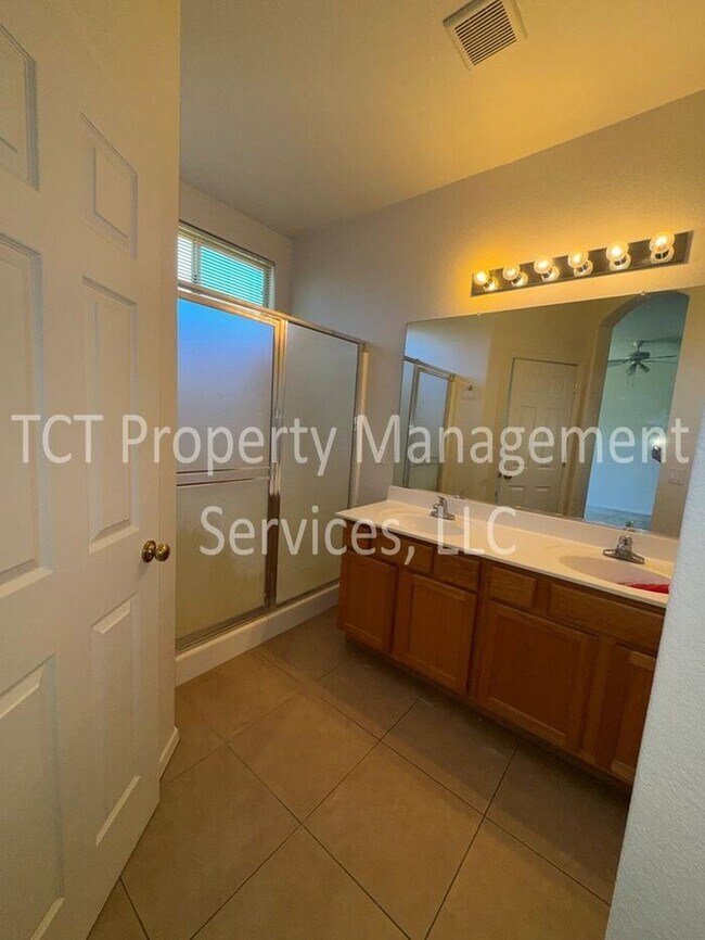 Building Photo - Desirable Location in Wigwam Creek South