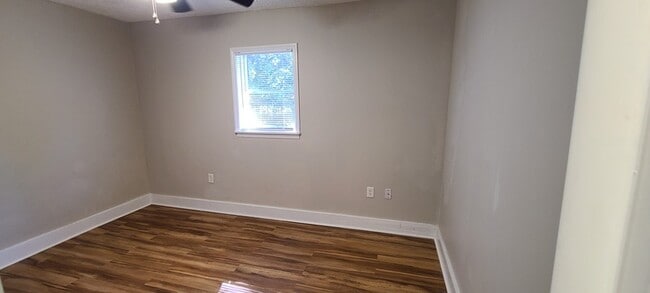 Building Photo - 710 Jefferson Dr