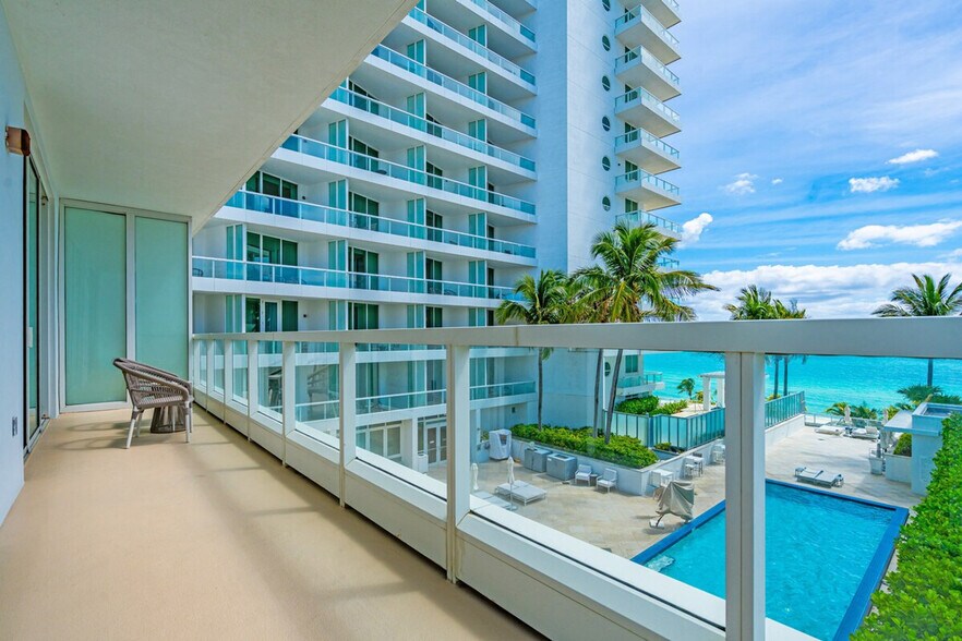 Building Photo - 4385 Collins Ave