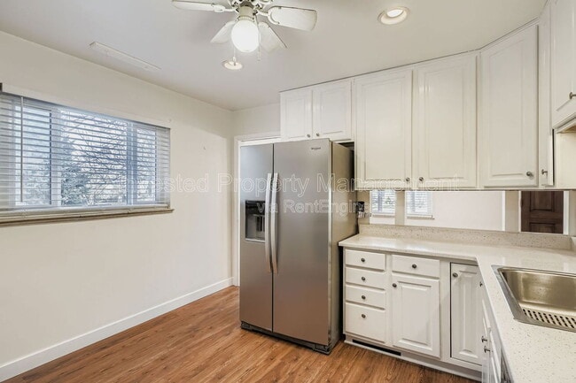 Building Photo - 4334 E 18th Ave