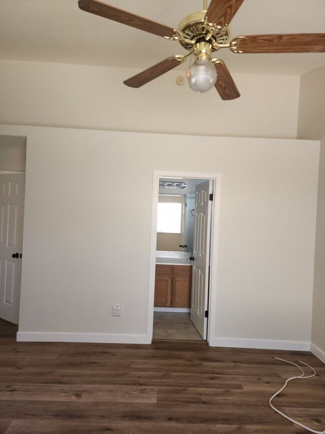 Building Photo - Salida 3 Bedroom 2 Bathroom with 2 Car Garage
