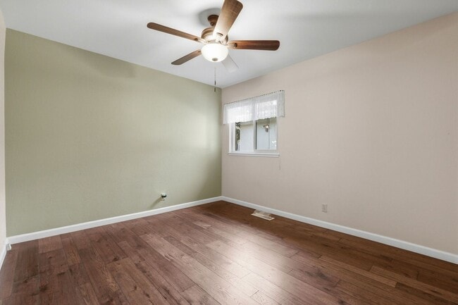 Building Photo - Beautifully Updated 3BR/2BA Home with Private Garden Oasis