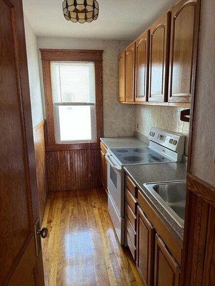 Building Photo - 40 Fairfax Rd