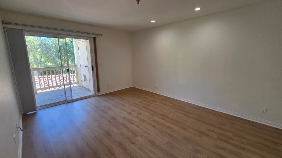 Building Photo - 697 Sutton Crest Trl