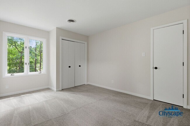Building Photo - Swanky Brandermill Contemporary Home available NOW