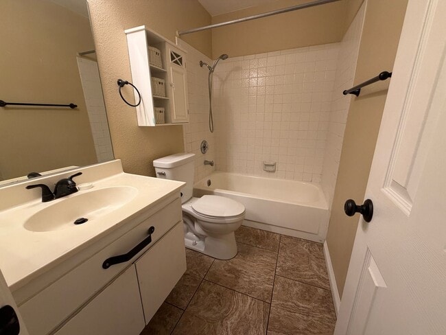Building Photo - 1133 Willow Tree Dr