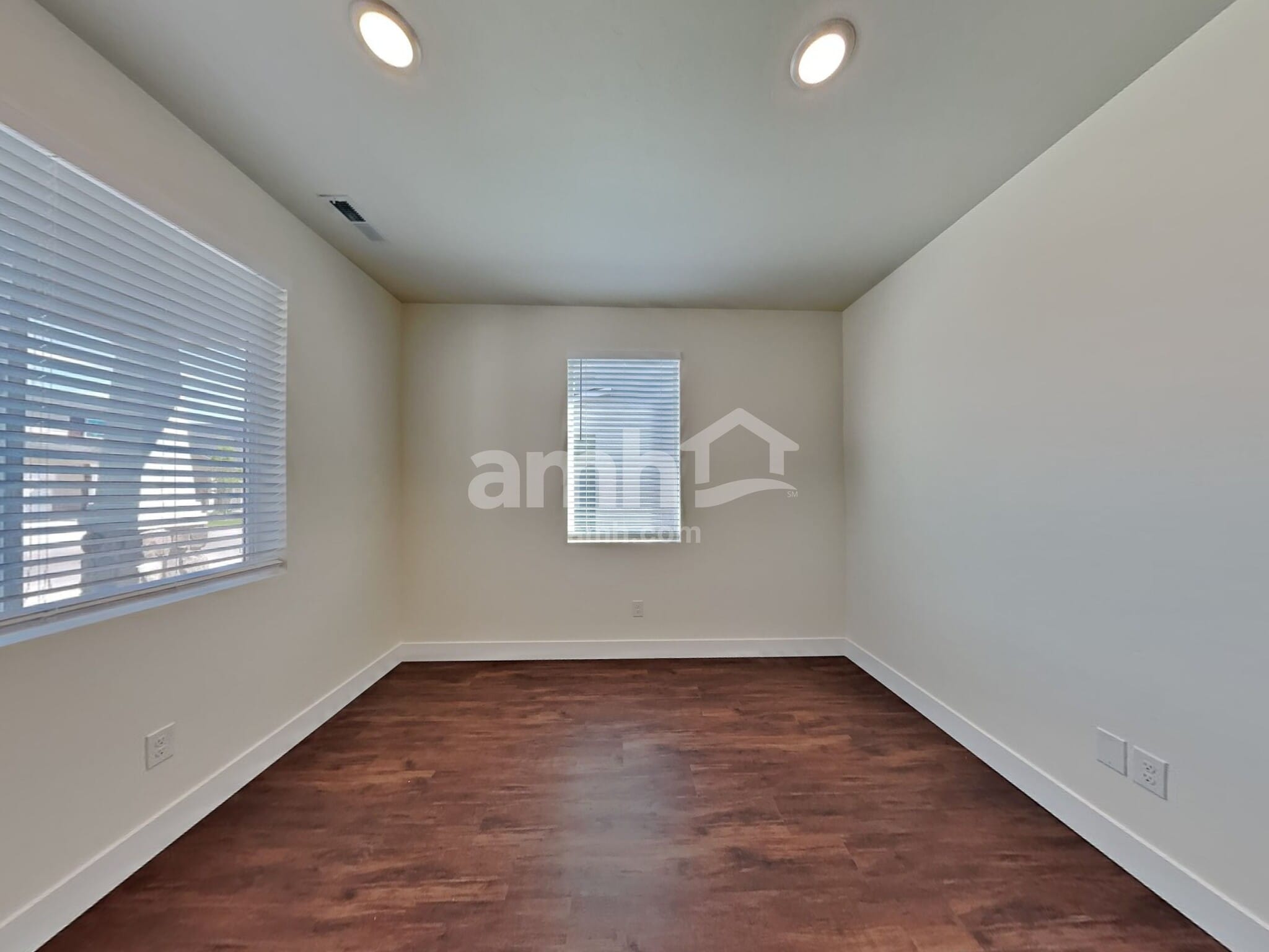 Building Photo - 1437 N Alderleaf Ave