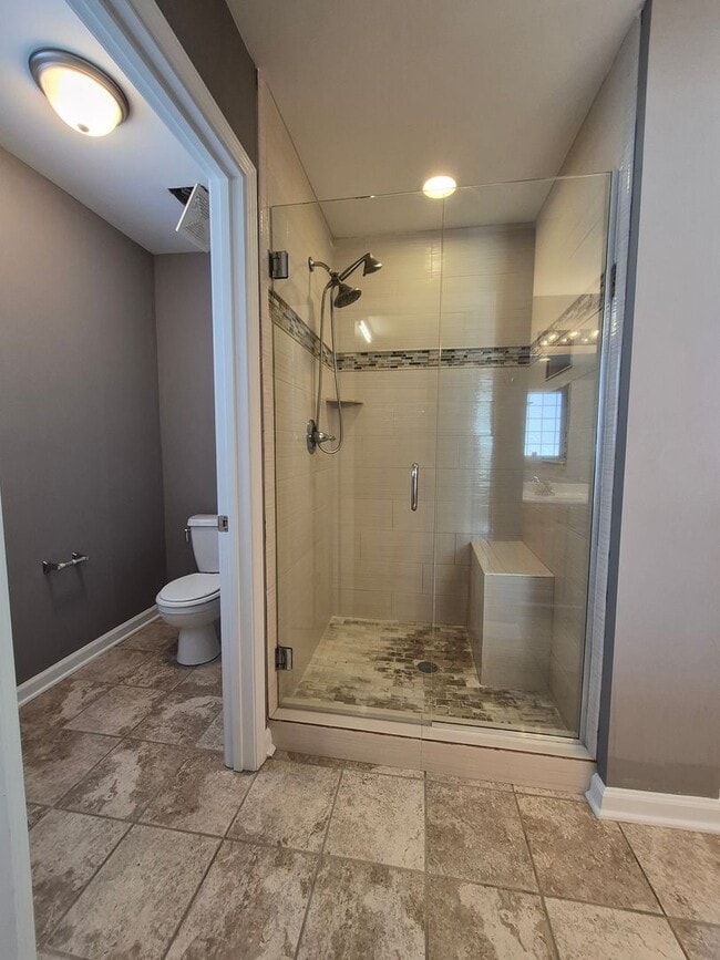 Building Photo - NEW LISTING!!!!!