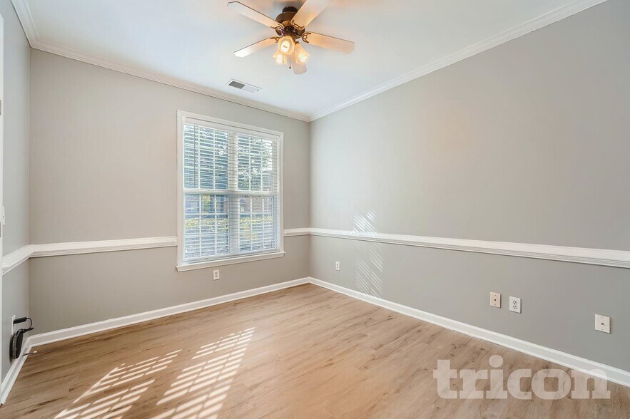 Building Photo - 2242 Rosemoore Walk NE