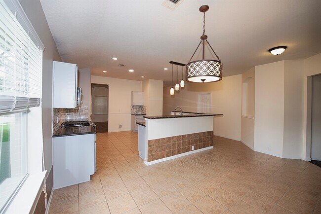 Building Photo - 2753 Foster Hill Dr