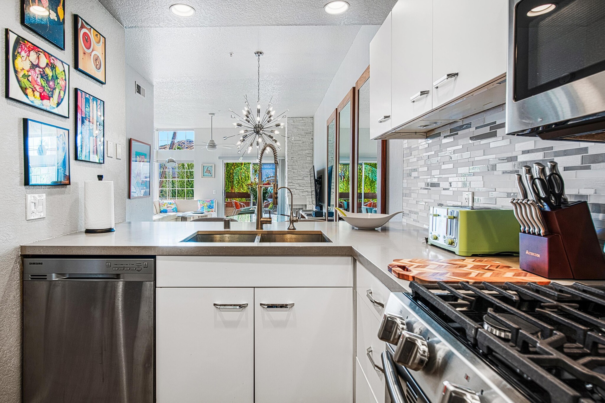 Building Photo - 2601 S Broadmoor Dr