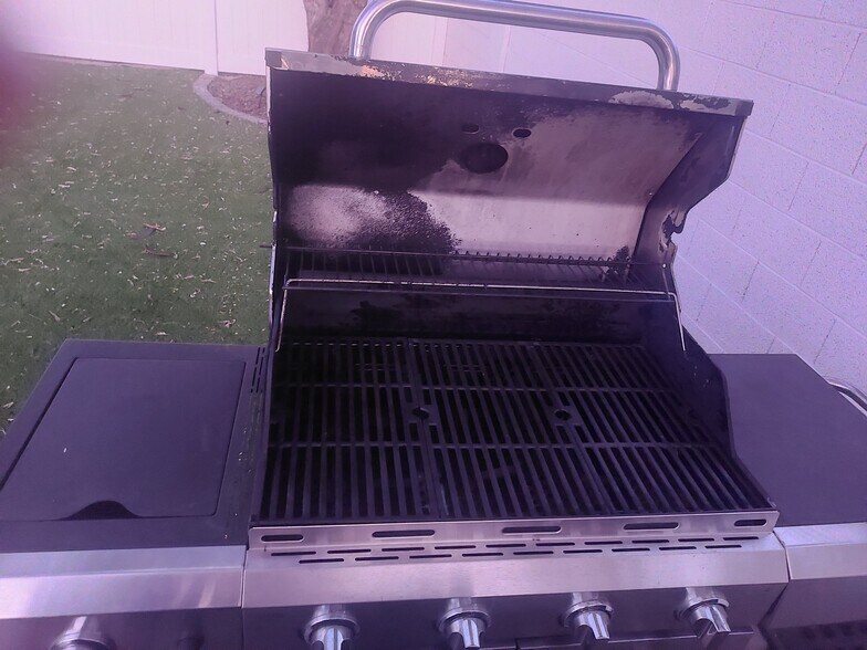 Building Photo - 8879 E Friess Dr