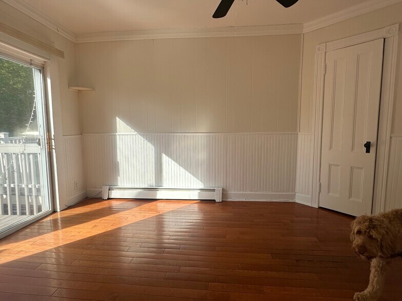 Building Photo - 10 Clinton St