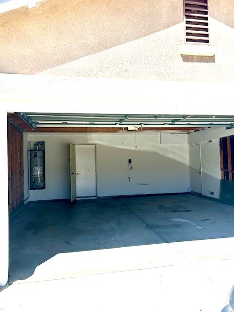 Attached 2-Car Garage - 30277 Twain Dr