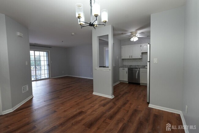 Building Photo - 421 Waterford Dr