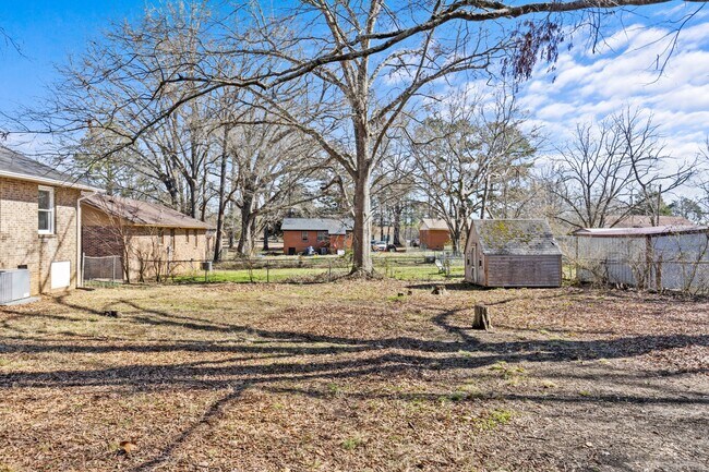 Building Photo - 515 Richards Rd
