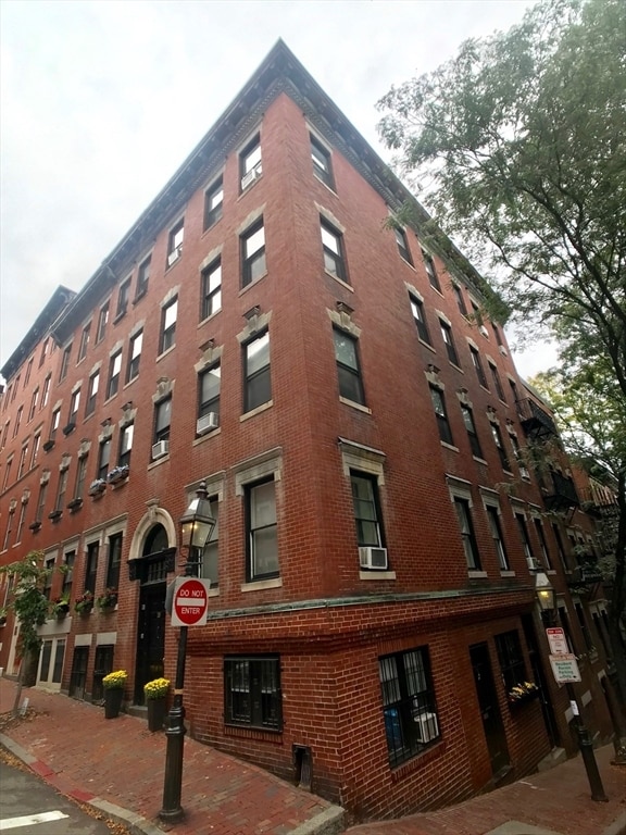 Building Photo - 19 Revere St