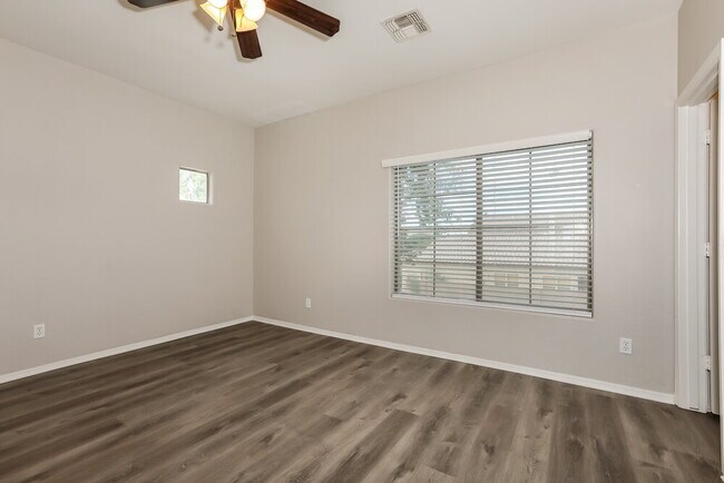 Building Photo - 30783 N Karen Ave