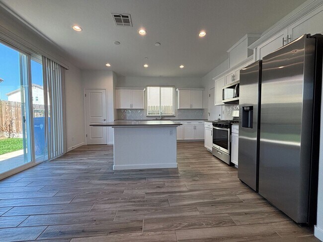 Building Photo - Spacious 3-Bedroom Home with Solar, Modern...