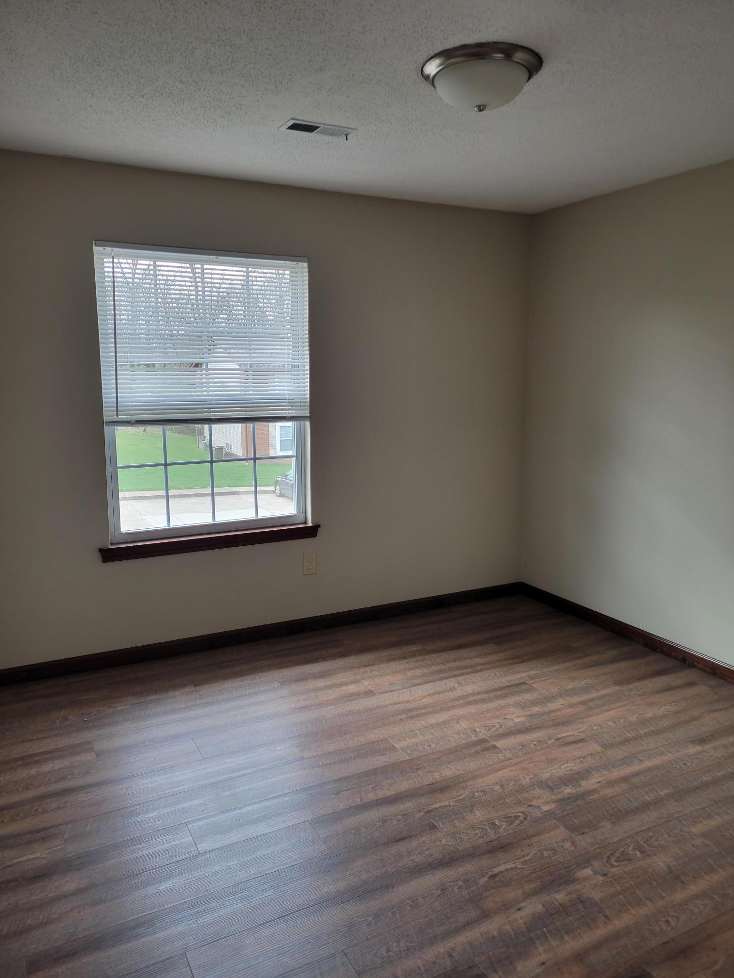 Building Photo - 5 Cherry Tree Ln