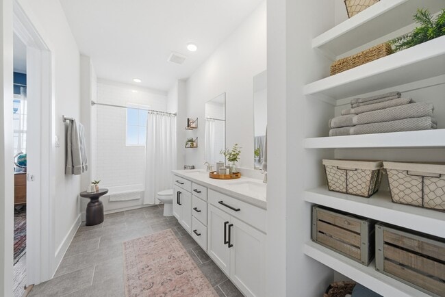 Building Photo - 1807 Bingham St