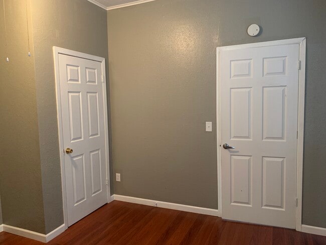 Building Photo - 603 E 22nd St