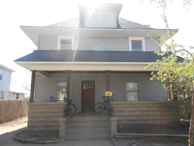 Primary Photo - 4 Bed 2 Bath close to UWEC!