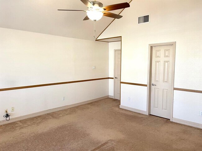 Building Photo - 3258 Meadway Dr