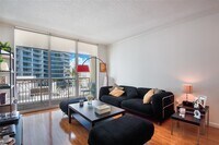 Building Photo - 2000 N Bayshore Dr