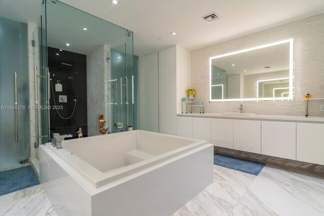 Building Photo - 701 N Fort Lauderdale Beach Blvd