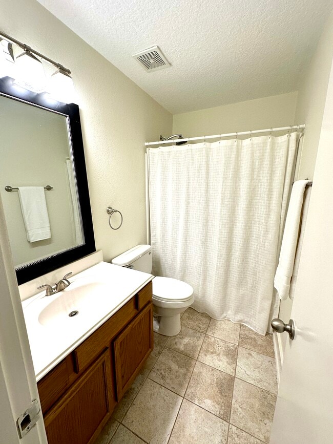 Building Photo - 10611 Cobblecreek Way