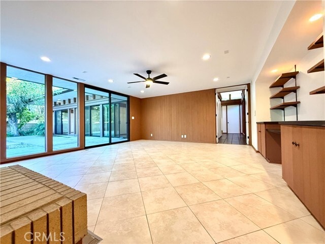 Building Photo - 880 N Gainsborough Dr