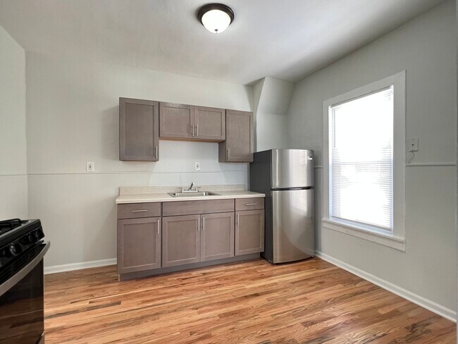 Building Photo - 1151 W 19th St