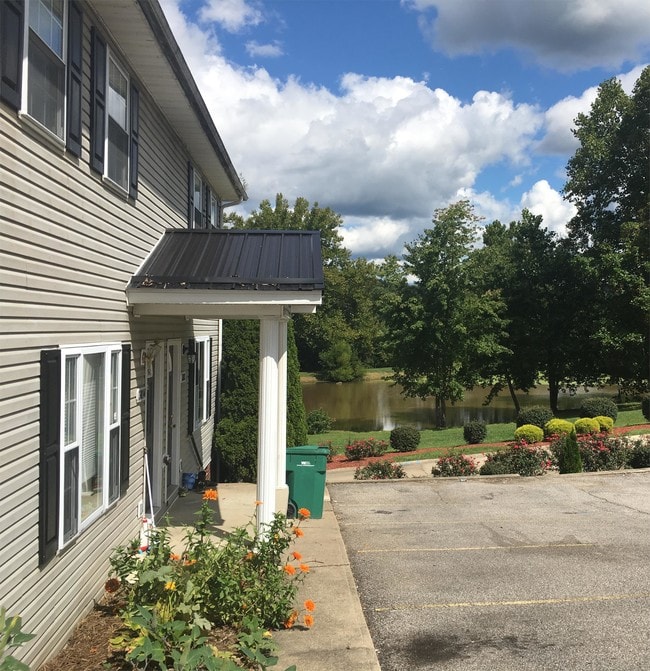 Building Photo - 3832 Sleepy Hollow Dr