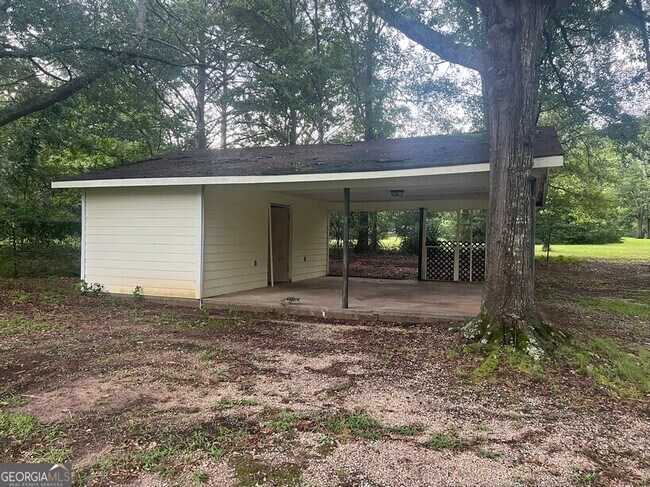 Building Photo - 1866 Woodlawn Rd