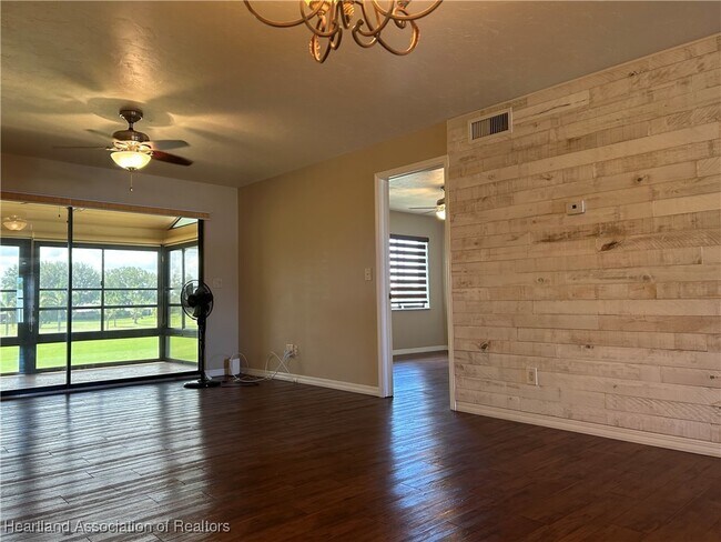 Building Photo - 5556 Matanzas Dr