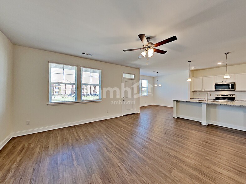 Building Photo - 5121 Jack Byrnes Dr