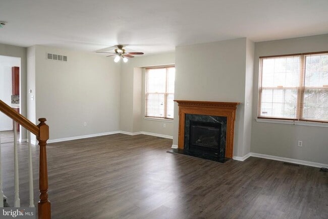 Building Photo - 30 Steeplechase Cir