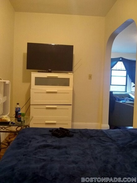 Building Photo - 349 Pleasant St