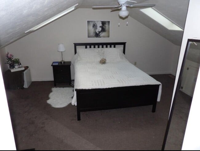 Building Photo - 1918 Jane St