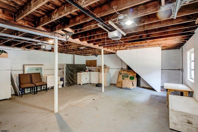 Building Photo - 2211 Shore Rd