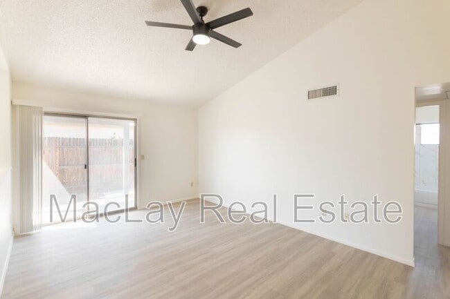 Building Photo - 1586 W Curry Dr
