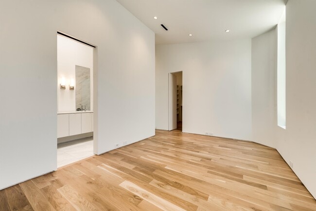 Building Photo - 1504 Burlew St