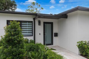Building Photo - 5641 SW 67th Ave