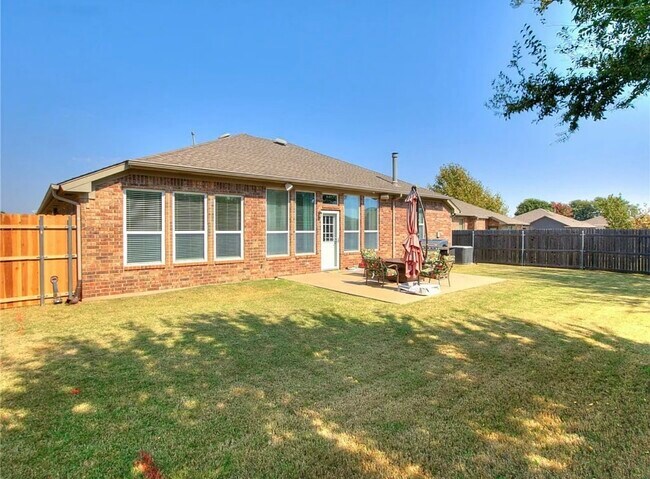 Building Photo - 10704 NW 32nd St