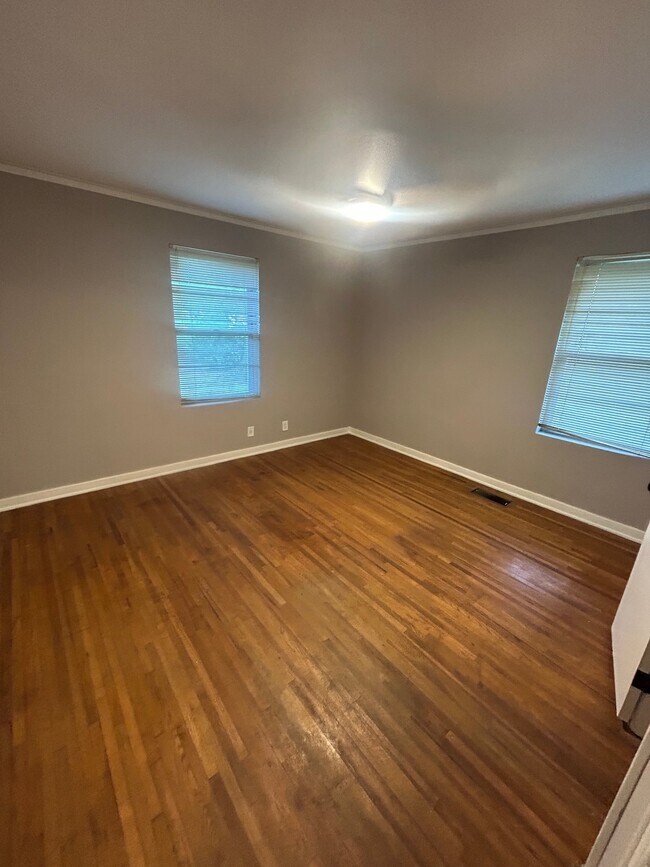 Building Photo - 13 Brantwood Dr