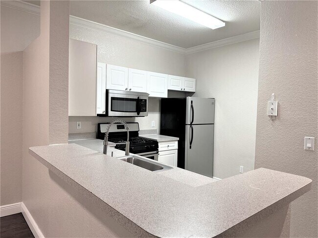 Building Photo - 3355 S Kirkman Rd