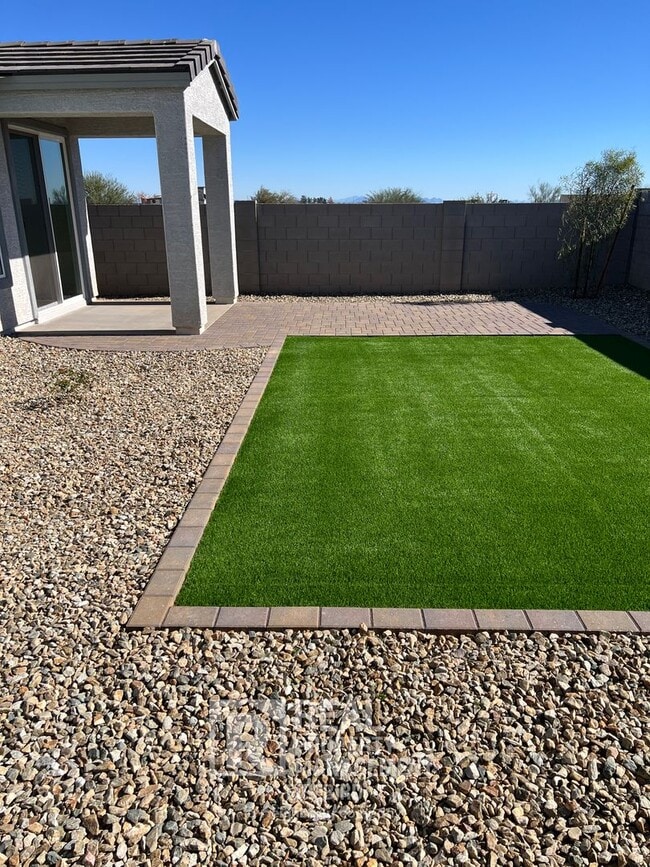 Building Photo - 17945 W Sand Hls Dr